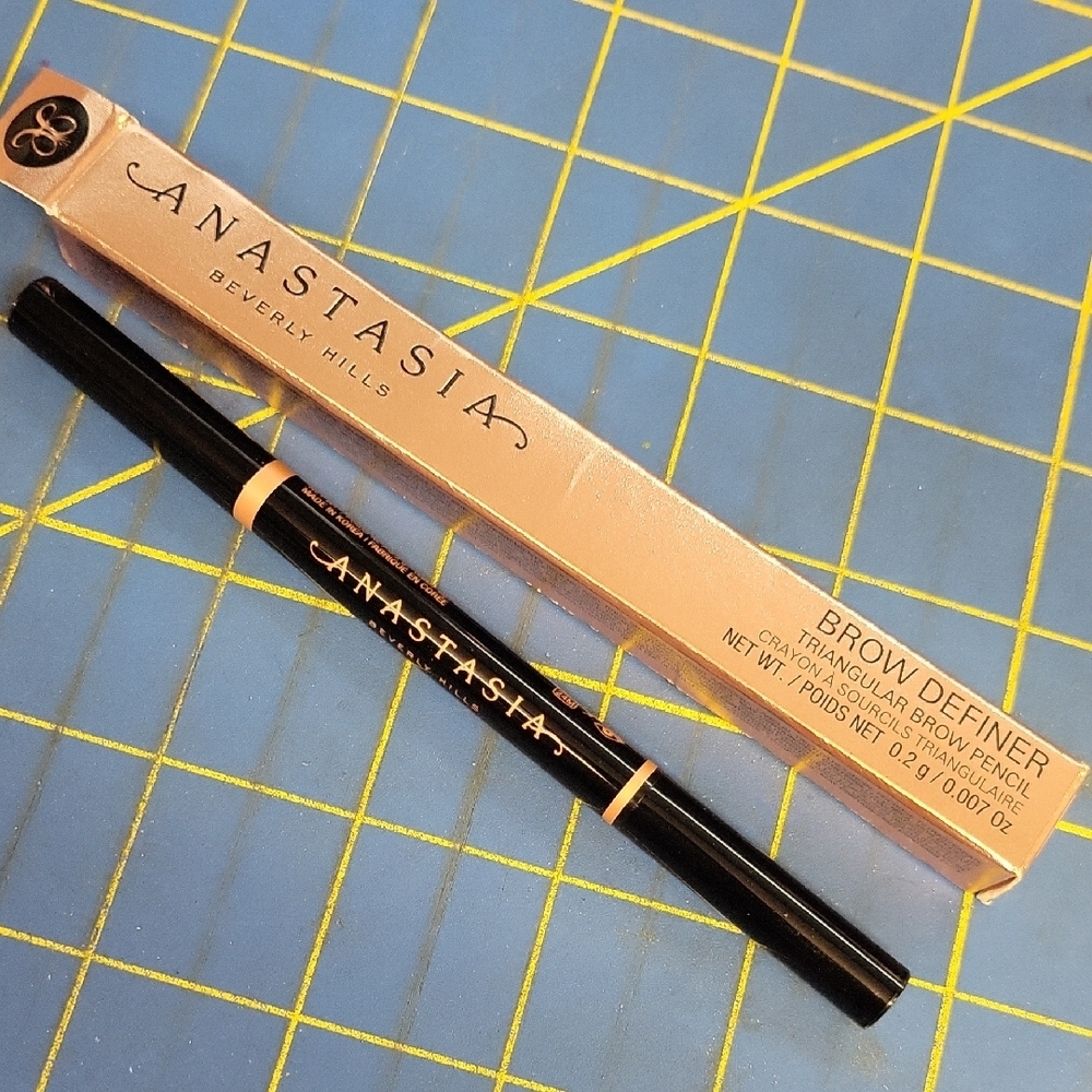 Anastasia Beverly Hills Brow Definer in Auburn NIB